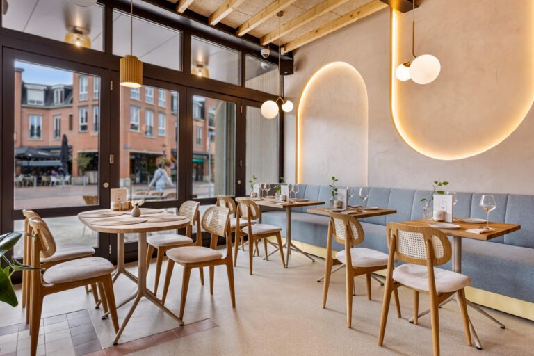 ZOUT Rijen biedt met zijn trendy en licht hospitality interieur een sfeervolle omgeving voor alle horeca liefhebbers. Klik hier voor meer info!