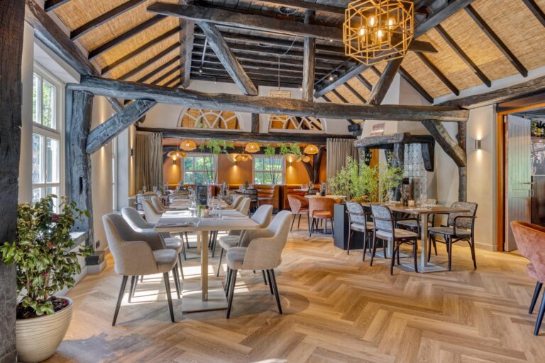 Bij de Hermitage in Oisterwijk mochten wij het restaurant voorzien van een nieuw interieur